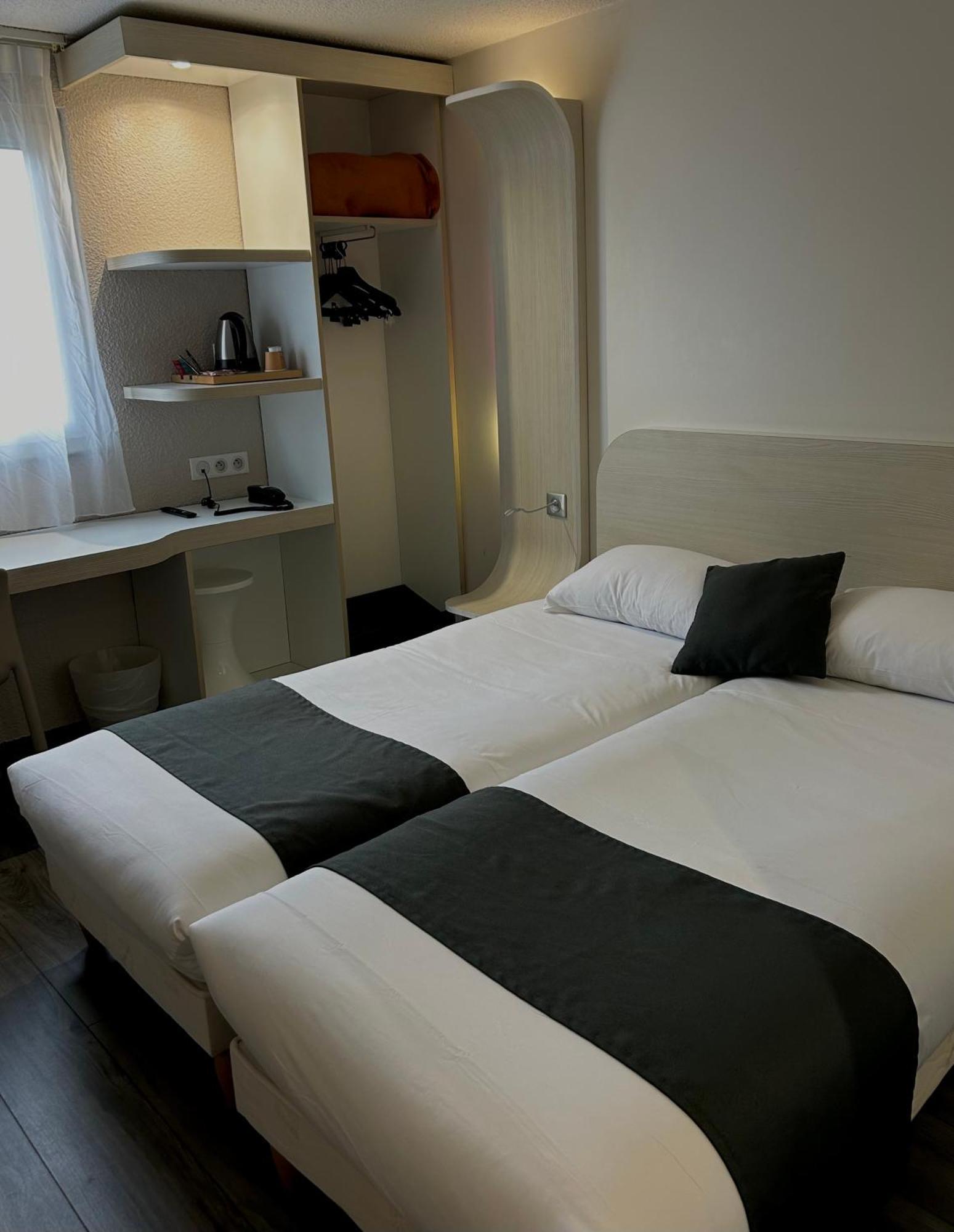 กีริอ๊าด โดวีล แซ็ง อาร์นูลต์ Hotel ภายนอก รูปภาพ