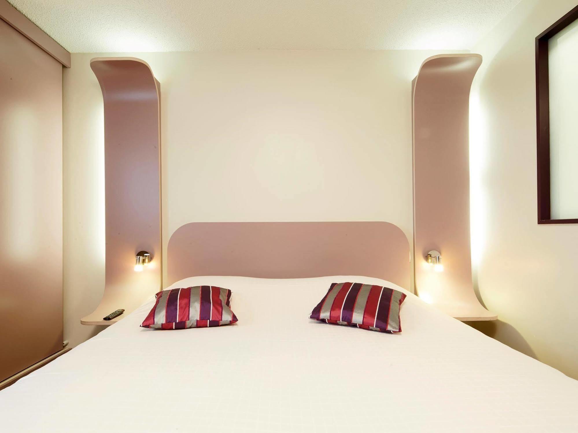 กีริอ๊าด โดวีล แซ็ง อาร์นูลต์ Hotel ภายนอก รูปภาพ