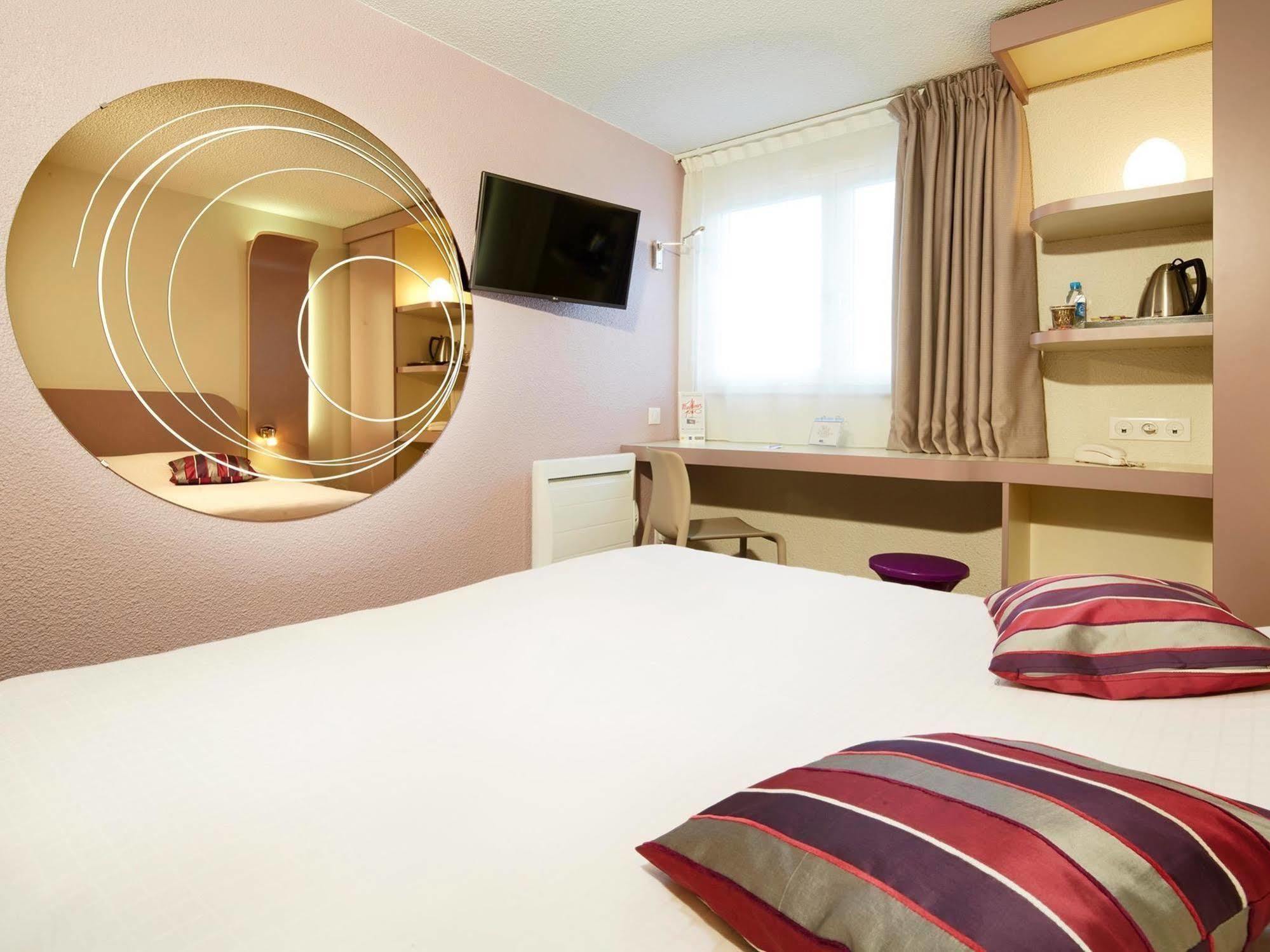 กีริอ๊าด โดวีล แซ็ง อาร์นูลต์ Hotel ภายนอก รูปภาพ